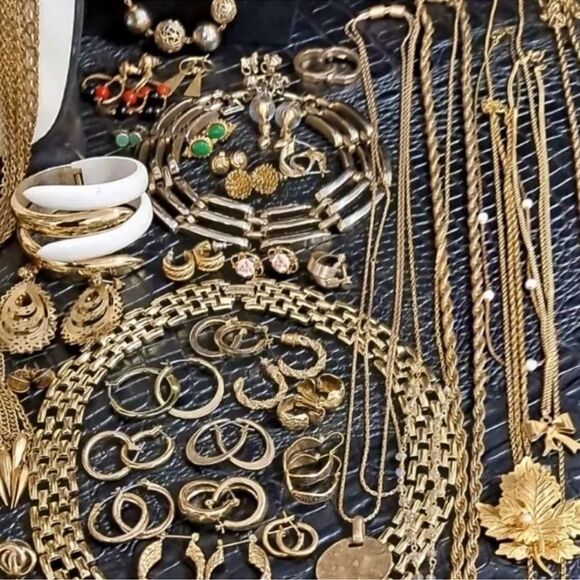 Vintage 2 Modern jewelry lot~ 2 LB wearable junk recycle crafts